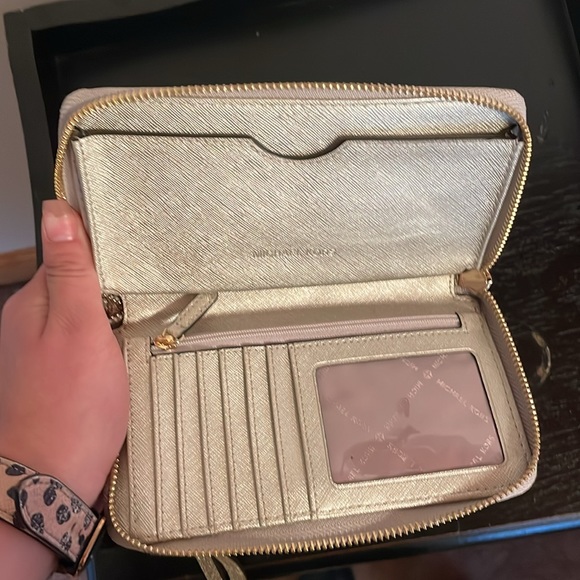 Michael Kors Wallet Glitter Gold Color - Picture 3 of 4